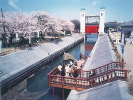 宇治川　三栖閘門