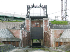 宇治川　平戸樋門